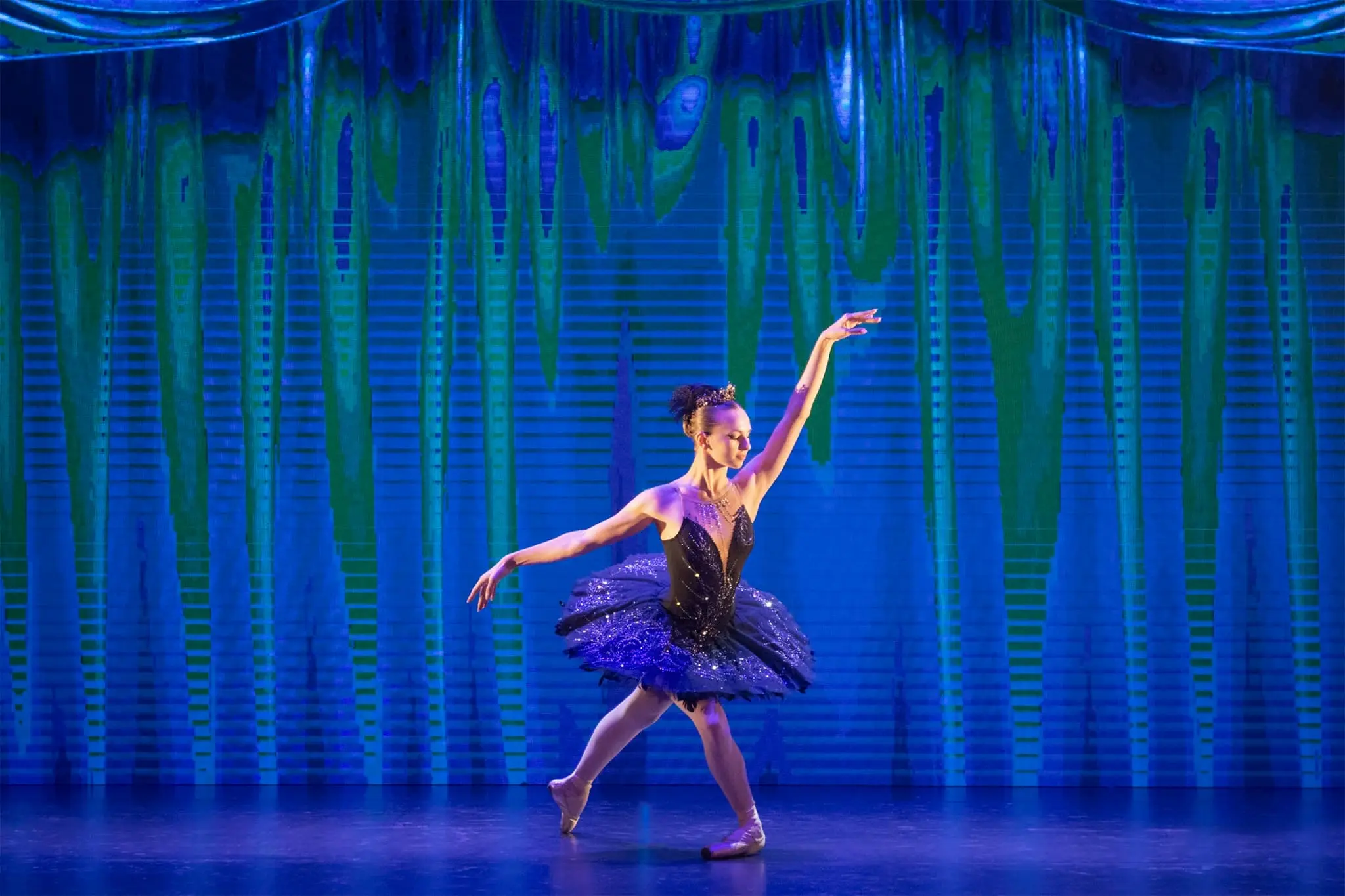 רקדנית בטוטו סגול — סולו